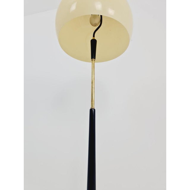 Space Age Italian Tripod Floor Lamp in Metal and Plastic, 1960s For Sale - Image 8 of 11