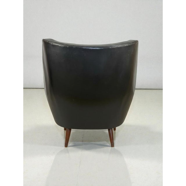 Mid-Century Modern Black Leather Lounge Chairs attributed to Ib Kofod-Larsen, Denmark, 1960s, Set of 2 For Sale - Image 3 of 17