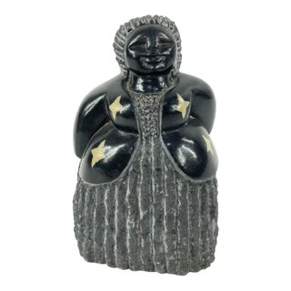 Early 20th Century Shona Stone Woman Sculpture In The Style of Colleen For Sale