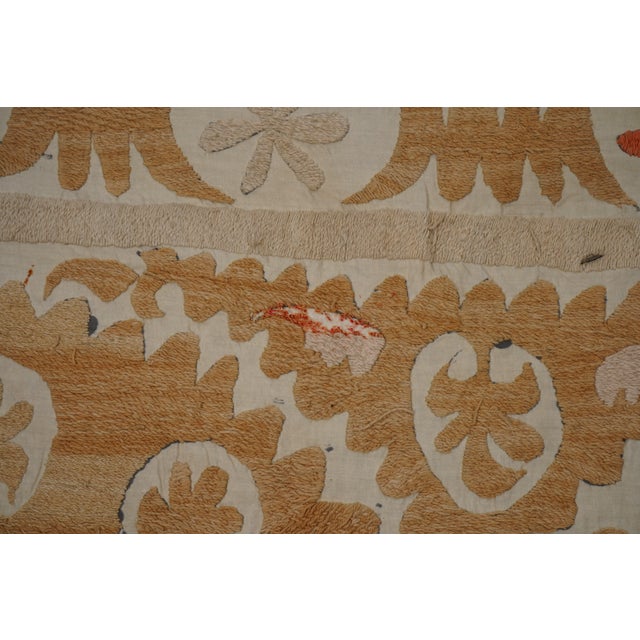 1960s Suzani Beige Tapestry - Pastel Color Uzbek Table Cloth For Sale - Image 5 of 10