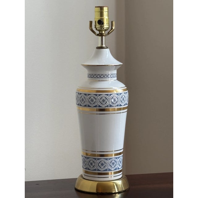 An absolutely exquisite mid-20th century Chinoiserie style porcelain table lamp by Chapman Manufacturing. This gorgeous...