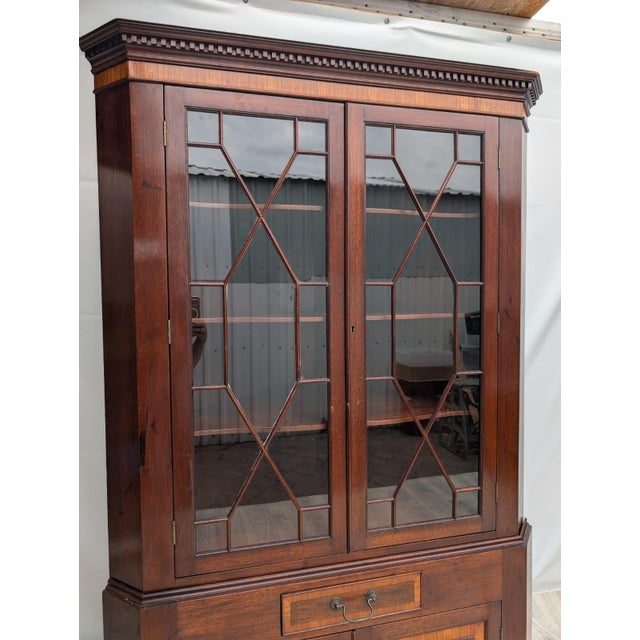 English Style Corner Bookcase in Mahogany For Sale - Image 3 of 18