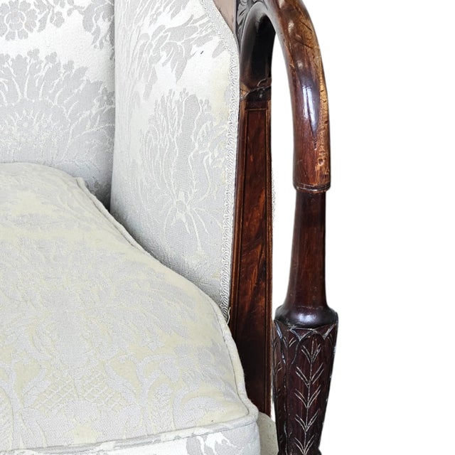 Ivory Federal Style Colonial Revival Mahogany Settee With Serpentine Crest Rail & Damask For Sale - Image 8 of 12