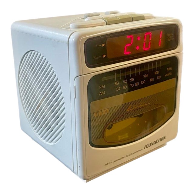 1980s Post-Modern Soundesign White Cube Clock Radio & Cassette Player For Sale