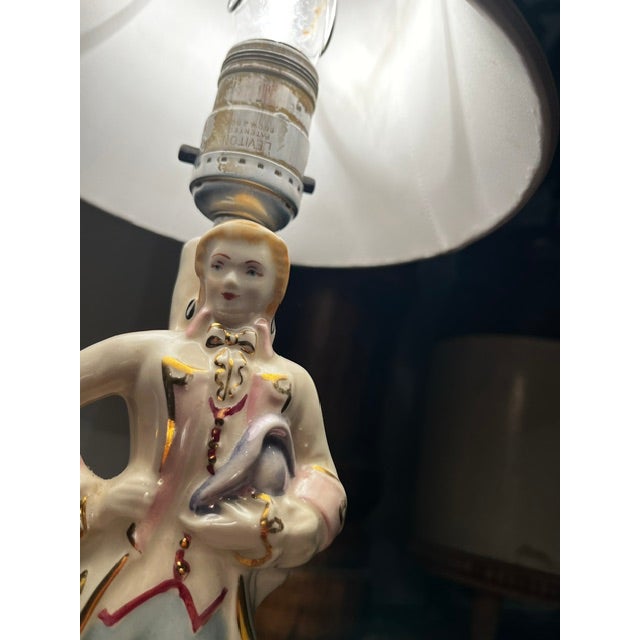 Vintage Colonial Figurine Lamp For Sale In New York - Image 6 of 18