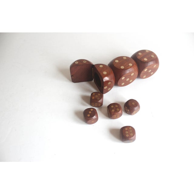 1970s Vintage Wood and Brass Dice Holder Box Set of Five Dice For Sale - Image 5 of 10