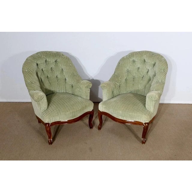 Two "toad" armchairs in solid walnut covered with a padded tapestry in perfect condition. These seats have a prolonged...