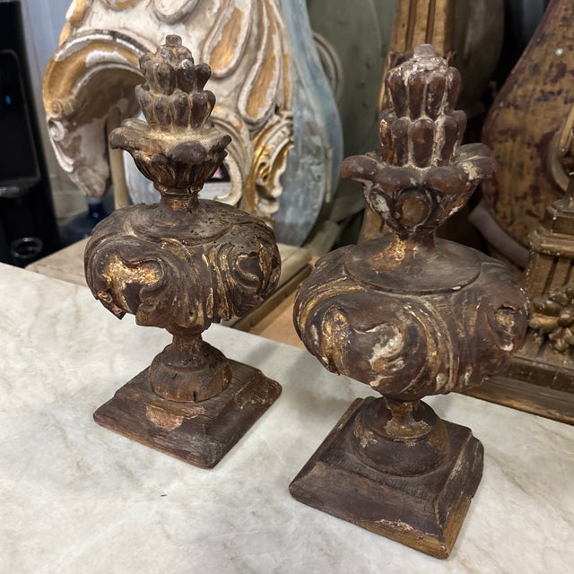 Italian Pair of 18th Century Wood-Carved Italian Urns For Sale - Image 3 of 12