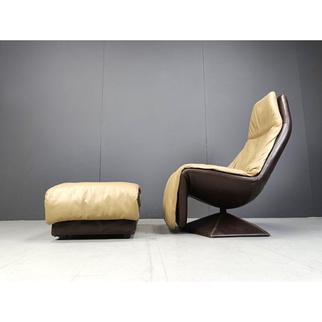 Set of Vintage Leather Swivel Chair and Ottoman, 1970s, in Good conditions. Designed 1970 to 1979