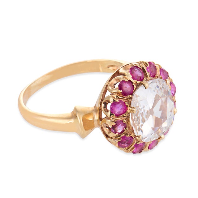 1940s Retro Gia 1.51 Carat Diamond Ruby 14k Yellow Gold Cluster Ring, Size 6 For Sale - Image 4 of 4