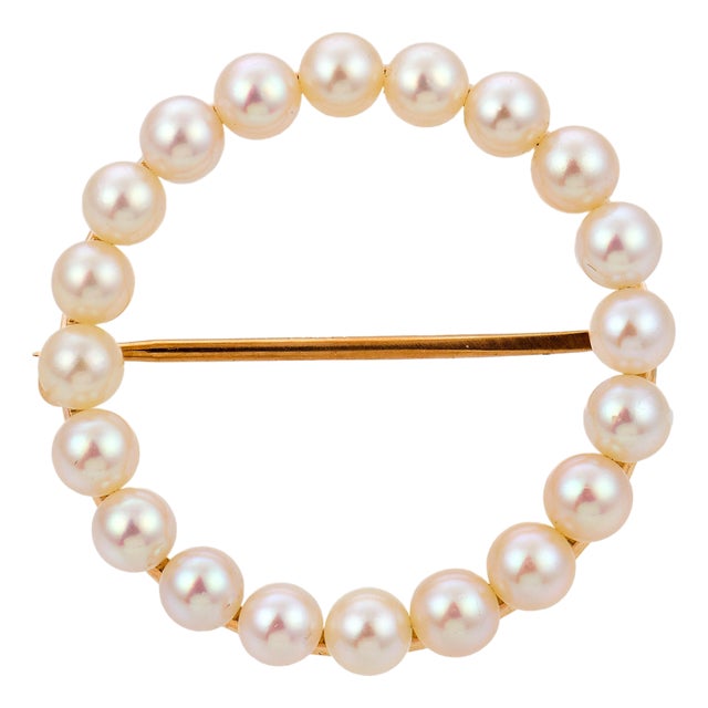 1980s Tiffany & Co. Pearl 14k Yellow Gold Circle Brooch For Sale