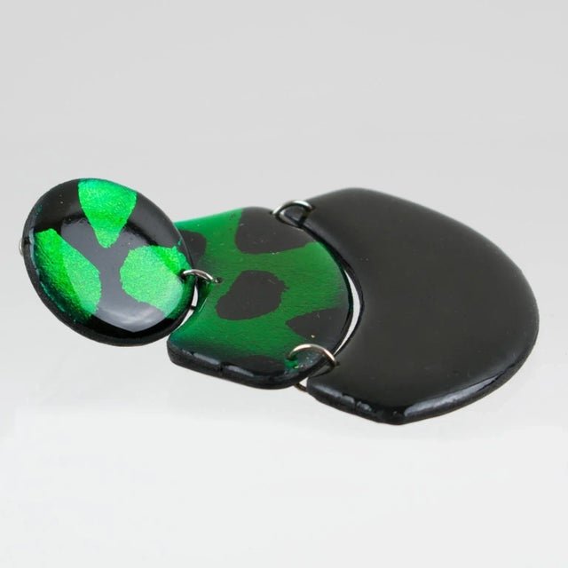 1980s Black and Green Lucite Dangle Pair of Clip Earrings For Sale - Image 5 of 5