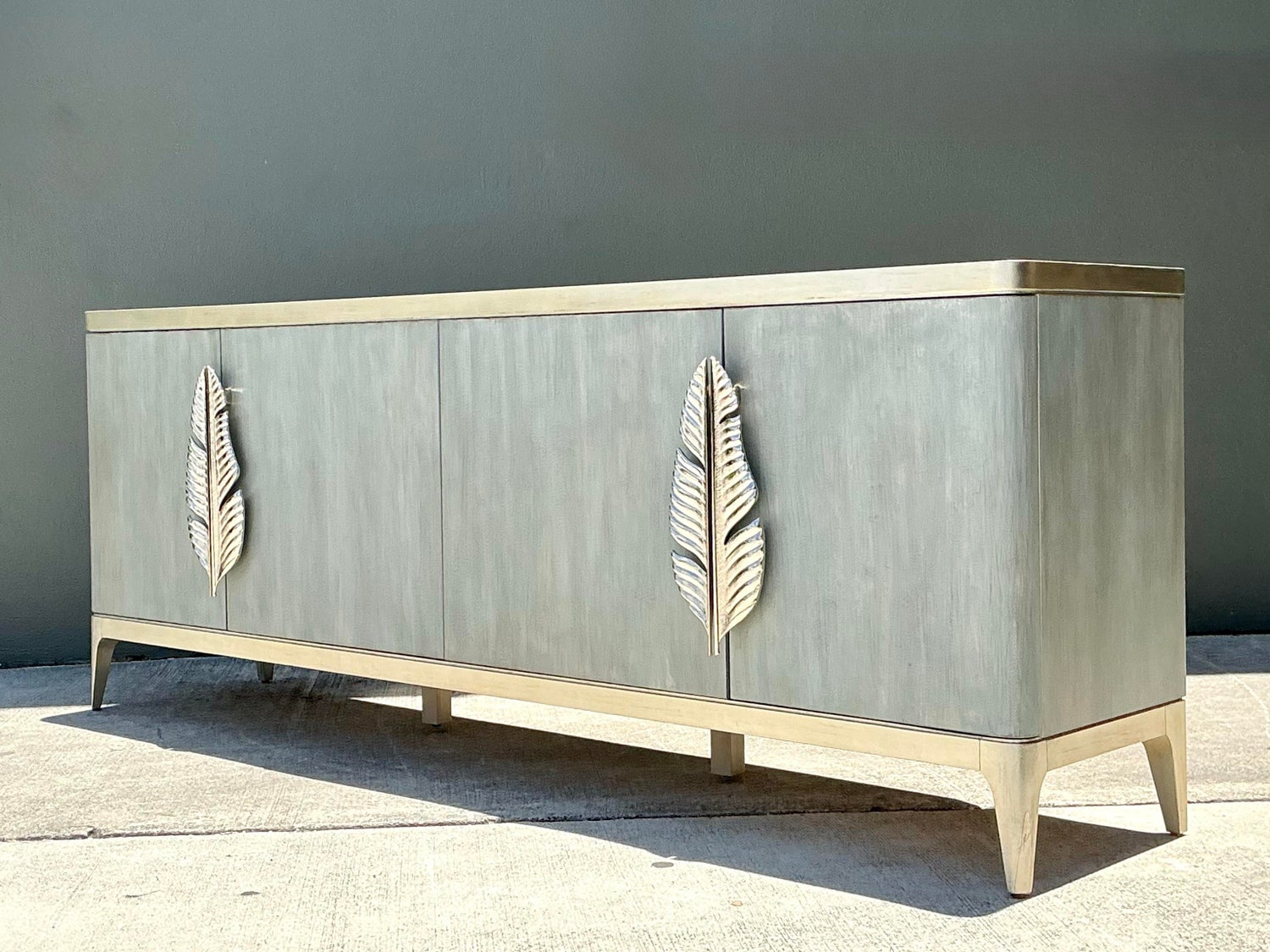 Vintage Caracole Leaf Credenza - Detail view