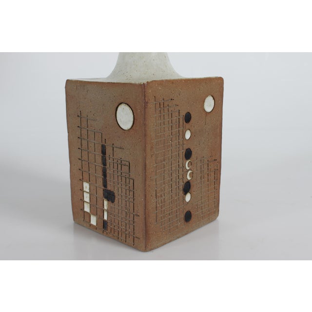 Brown Danis Stoneware Table Lamp with Graphic Decor by Hans Still for Axella, 1970s For Sale - Image 8 of 12