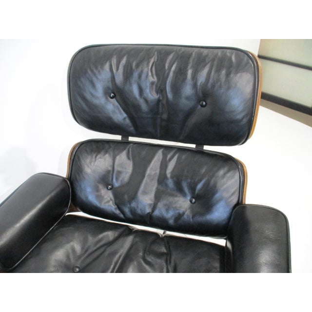 Early Eames Rosewood 670 Lounge Chair and Ottoman for Herman Miller (A) For Sale In Cincinnati - Image 6 of 12