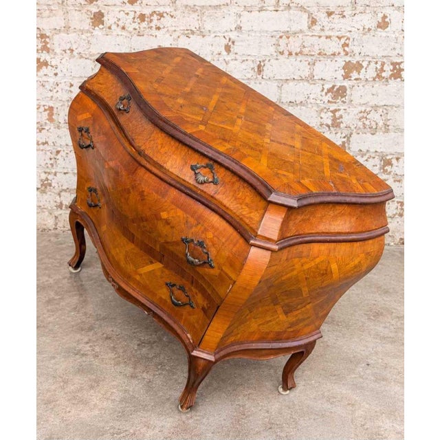 Vintage Goldsmith's of Harrisburg Pa Parquetry Bombe Commode | Louis XV Style Figured Wood 4-Drawer Chest For Sale - Image 9 of 12