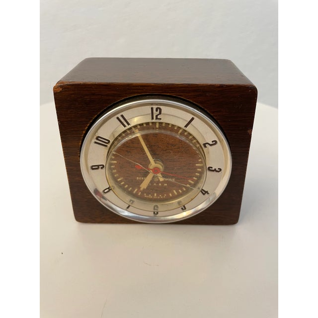 1950's modern electric clock made by General Electric and in good working order. Wood casing with metal and plastic round...
