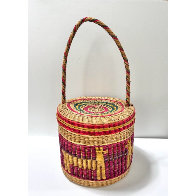 Folk Art Vintage Peruvian Woven Lidded Basket – Folk Art Boho Storage Basket For Sale - Image 3 of 9