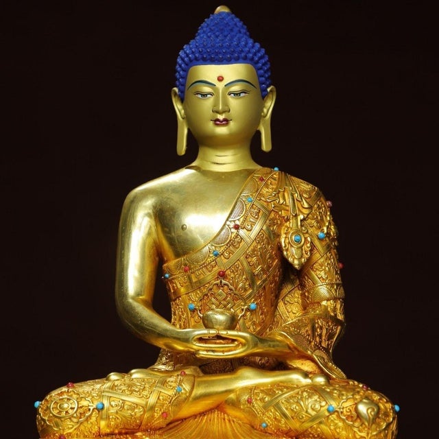 Late 19th Century Late 19th Century Gilt Bronze Shakyamuni Buddha Statue With Stone Inlays, 2.97kg For Sale - Image 5 of 9