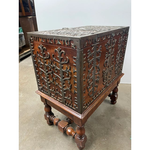 Late 20th Century Vintage Tudor Style Wood and Iron Trunk on Stand For Sale In New York - Image 6 of 12