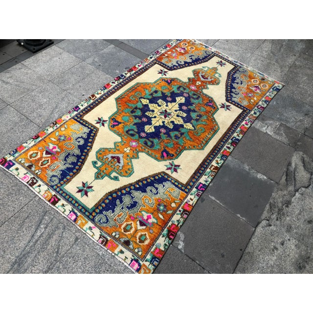 Art Deco 1960s Vintage Turkish Oushak Rug - 4′ × 7′2″ For Sale - Image 3 of 10