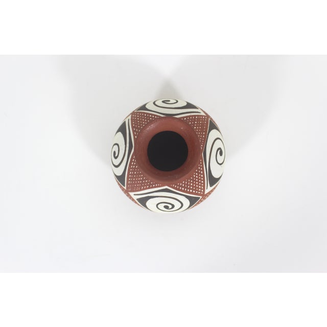Rustic Vintage Quibor Lara Folk Art Pottery Vase From Venezuela For Sale - Image 3 of 9