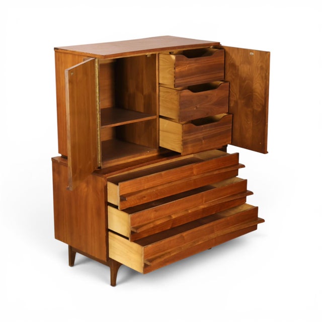 Young Manufacturing Concave Vintage Mid Century Modern Highboy Dresser C. 1960s, Attrbuted For Sale In New York - Image 6 of 12