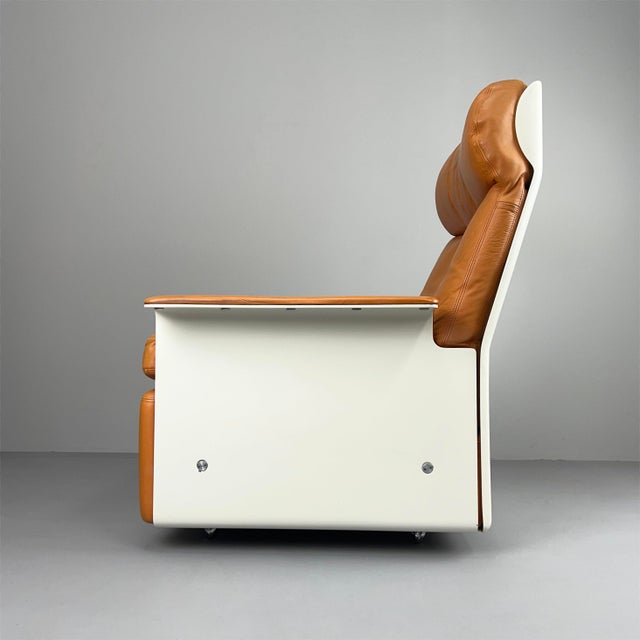 Iconic design by Dieter Rams in an early version by Vitsœ Model RZ62 from the 620 armchair series, shown here in the high-...