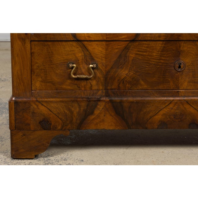 19th Century French Louis Philippe Walnut Chest of Drawers W/ Carrara Marble For Sale In New York - Image 6 of 18