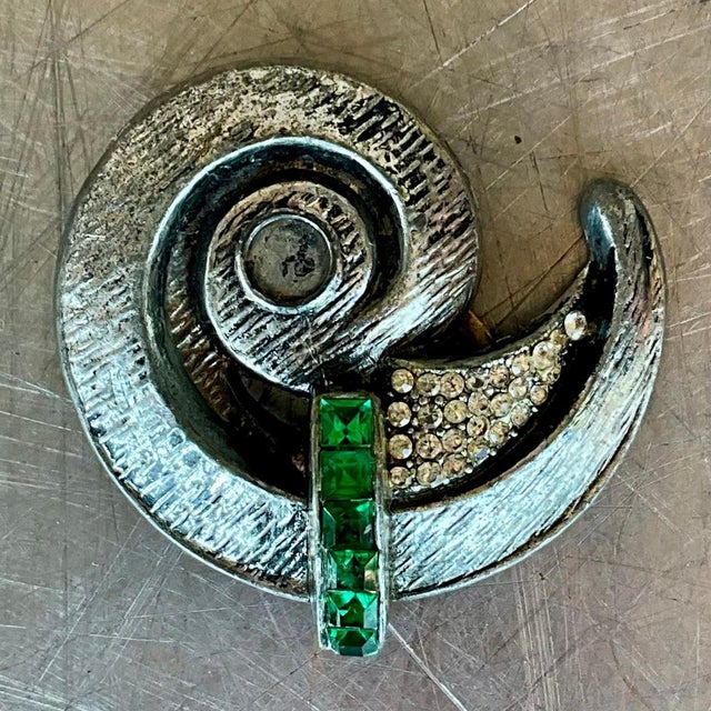 Mid-Century Modern Vintage Silver Spiral Brooch With Green Detail For Sale - Image 3 of 12
