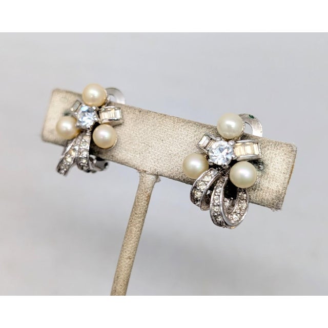 Mid-Century Modern Vintage Pennino Rhodium Plated Clear Rhinestone & Faux-Pearl Clip Earrings-2 Pieces For Sale - Image 3 of 7