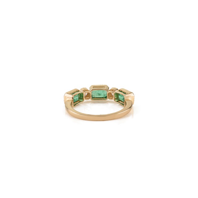 Metal Pinion Bezel Set 2.07 Ct Zambian Emerald Three Stone Diamond Wedding Band Size 5 For Sale - Image 7 of 16