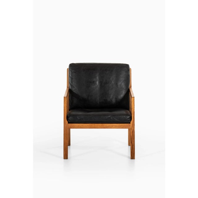 Very rare easy chair designed by Bernt Petersen. Produced by Wørts Møbelsnedkeri in Denmark. This piece is attributed to...