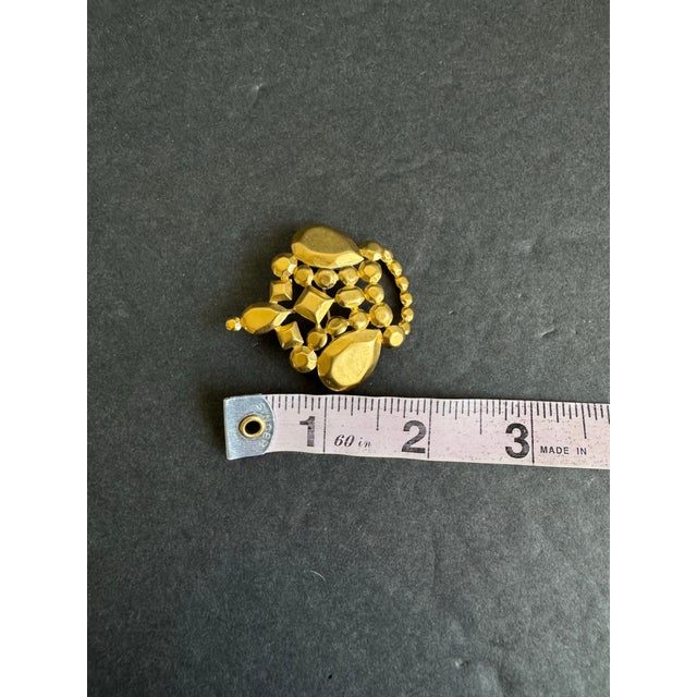Gold Trifari Gold Crown Brooch Vintage Matte Tm Retro Pin For Sale - Image 8 of 8