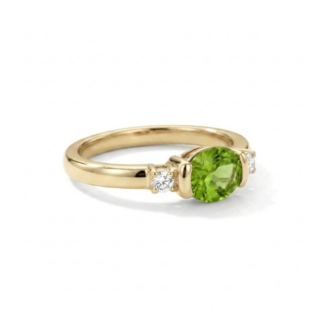 Contemporary Peridot Stacking Woman Ring - Dainty Green Gemstone Ring Us 7 For Sale - Image 3 of 3