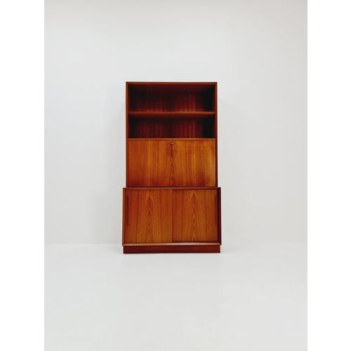 Danish vintage bookshelf system/Desk / book case teak by Svend AAge Rasmusen, 1960s Design: Danish design by Svend AAge...