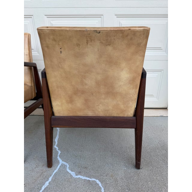Walnut Armchairs - Jens Risom Design - Original Naugahyde, Labeled, 1960s For Sale - Image 13 of 15