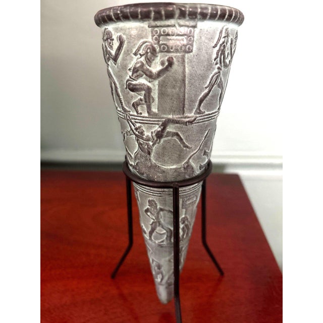 Late 20th Century Vintage Minoan Boxer Rhyton Replica – Ancient Greek Drinking Horn Vessel With Stand For Sale - Image 5 of 9