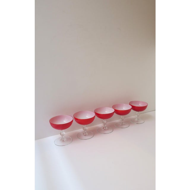Italian Murano Red White Champagne Coupes Glasses by Carlo Moretti, Mid-20th C For Sale In New York - Image 6 of 9