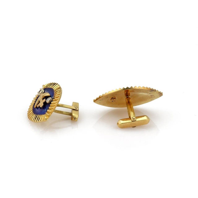 This is an impressive vintage pair of cufflinks, they are crafted from 18k yellow gold with a polished finish and features...