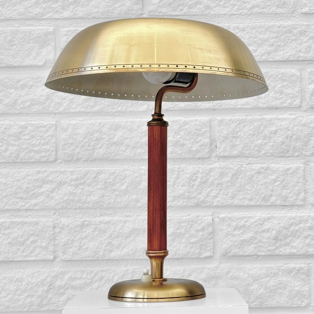 Mid-Century Modern Vintage Swedish Table Lamp in Brass and Walnut from Boréns, 1940s For Sale - Image 3 of 11