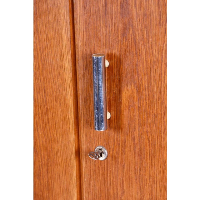 Wood Bauhaus Wardrobe in Oak and Chrome-Plated Steel, Czechia, 1930s For Sale - Image 7 of 12