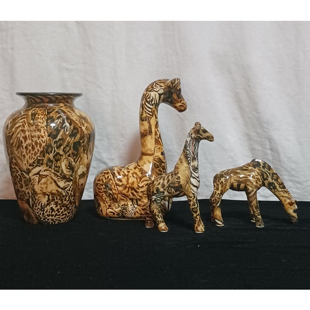 1980s ​Vintage La Vie 4-Piece Safari Print Ceramic Ensemble – Vase & Giraffe Trio For Sale - Image 5 of 11