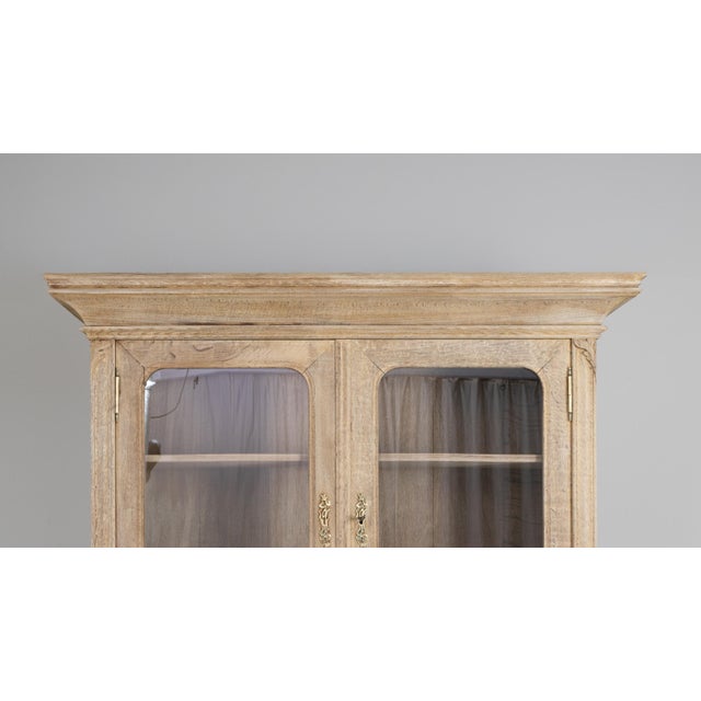 1910s French Art Nouveau Oak Vitrine With Floral Details For Sale - Image 4 of 18