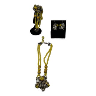 Vintage Original by Robert Yellow Glass Bead Rhinestone 3 Pc. Parure Necklace Bracelet Earrings Usa C. 1940s–1955 For Sale