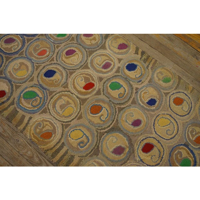 1930s Tans Sand Circles Folk Art Antique American Hooked Rug 2' 6'' X 12' 9'' Woven Wool Carpet For Sale - Image 11 of 12