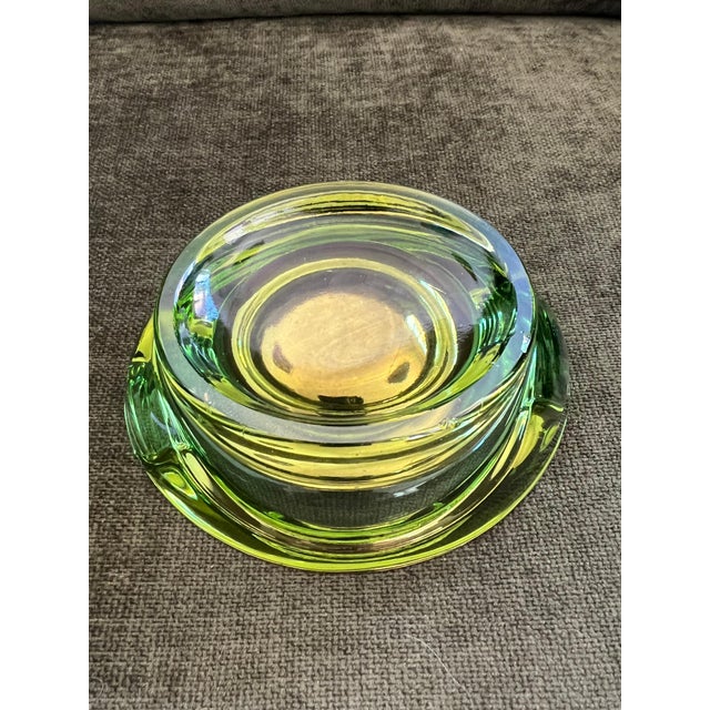 Art Nouveau Vintage Italian Romeo & Juliet Ashtray Trinket Dish Green Glass With Gold 1950 For Sale - Image 3 of 12