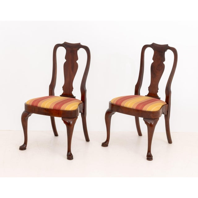 Queen Anne Pair of Queen Anne Style Flame Mahogany Side Chairs For Sale - Image 3 of 8