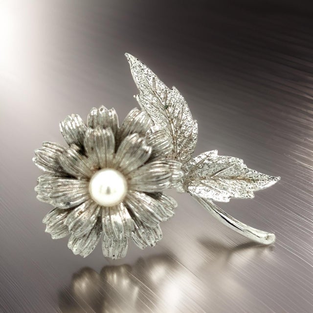 Japanese 1990s Mikimoto Estate Akoya Flower Pearl Brooch Pin Sterling Silver 6.16 mm For Sale - Image 3 of 11