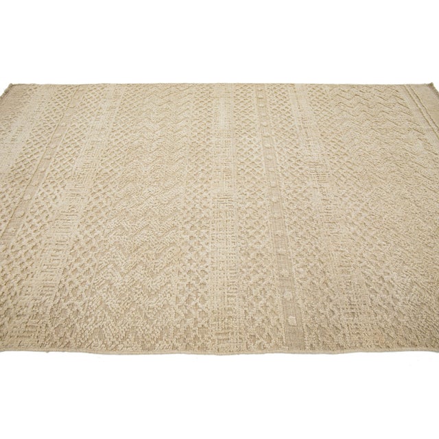 Beige Transitional Hand Loom Wool Rug With Geometric Pattern For Sale In New York - Image 6 of 10